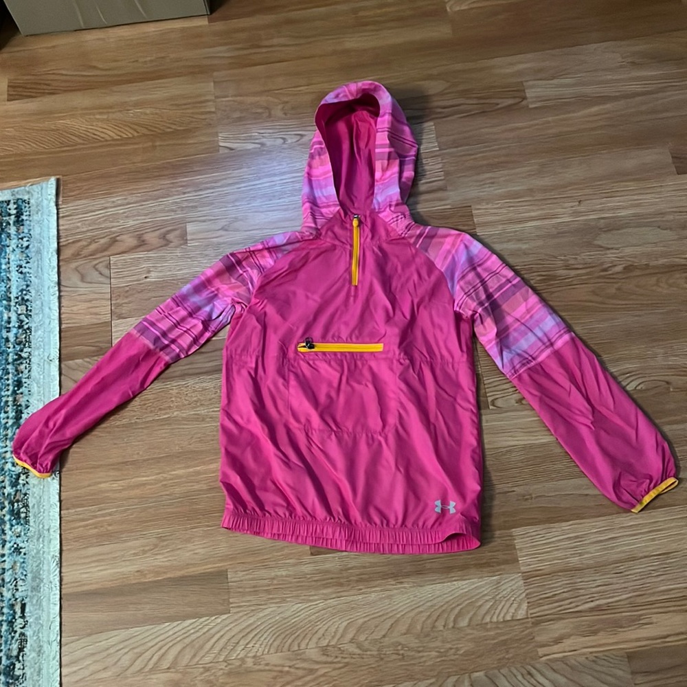- 🌼 girls Under armor pull over light weight.